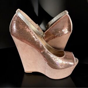 💖 David Dixon Rose Gold Sequin Suede Wedge Heels 💖